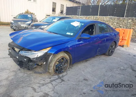 2023 Hyundai Elantra Hybrid Blue z USA, uszkodzony, nr VIN KMHLM4AJ7PU084090